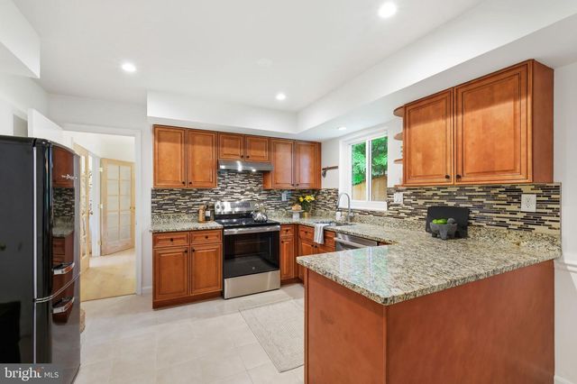 10900 GAINSBOROUGH RD, Potomac, MD 20854