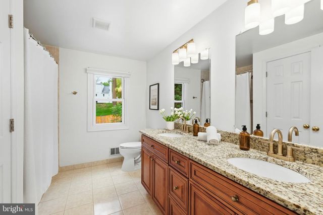 10900 GAINSBOROUGH RD, Potomac, MD 20854