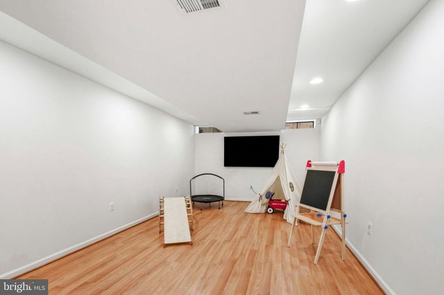 10900 GAINSBOROUGH RD, Potomac, MD 20854