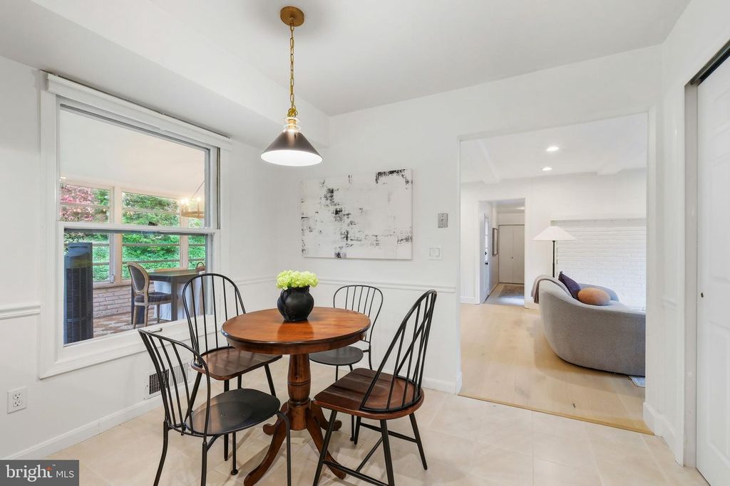 Image 15 of property listing at 10900 GAINSBOROUGH RD, Potomac, MD 20854