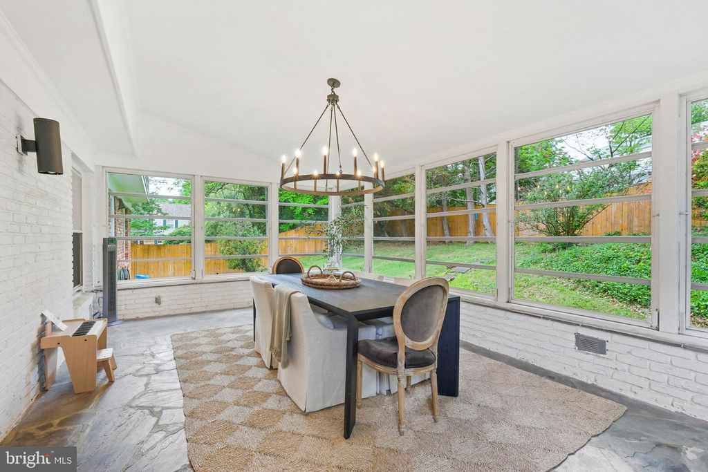 Image 19 of property listing at 10900 GAINSBOROUGH RD, Potomac, MD 20854