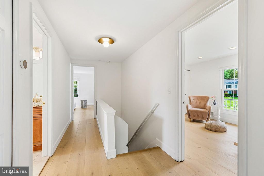 Image 24 of property listing at 10900 GAINSBOROUGH RD, Potomac, MD 20854
