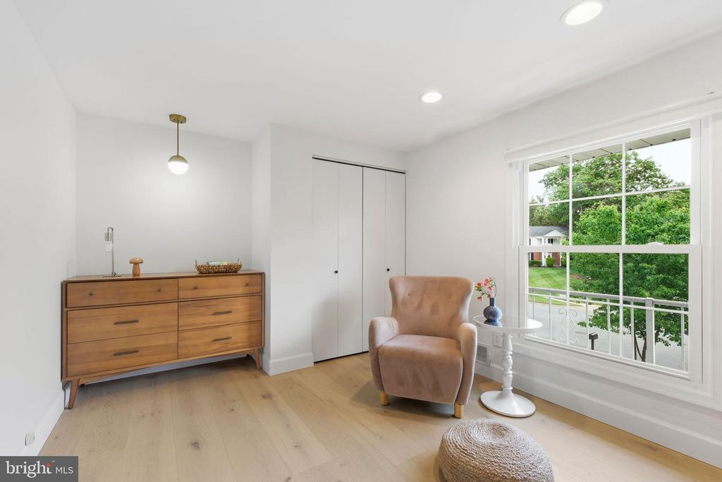 Image 33 of property listing at 10900 GAINSBOROUGH RD, Potomac, MD 20854