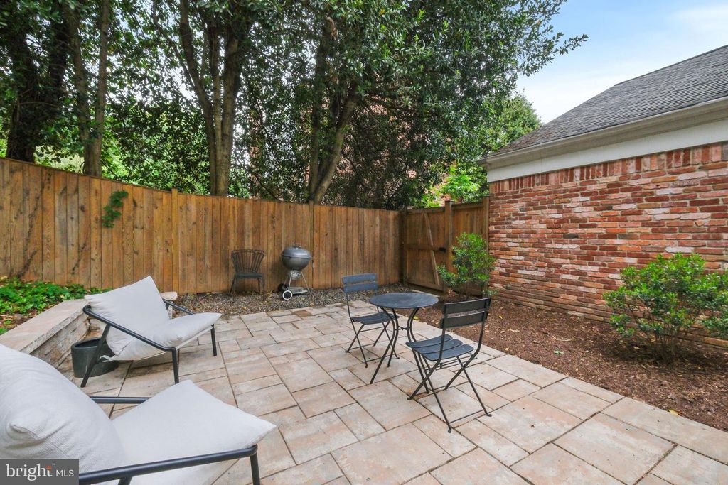 Image 43 of property listing at 10900 GAINSBOROUGH RD, Potomac, MD 20854