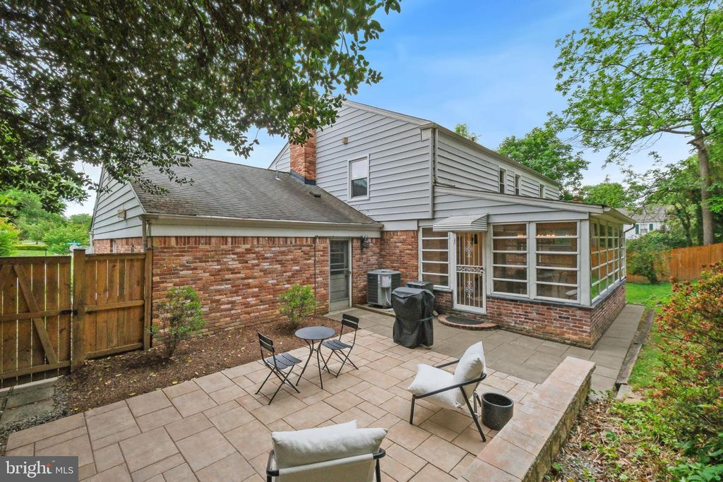 Image 44 of property listing at 10900 GAINSBOROUGH RD, Potomac, MD 20854