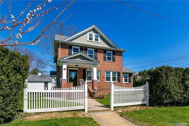 16 Union Avenue, Glen Head, NY 11545