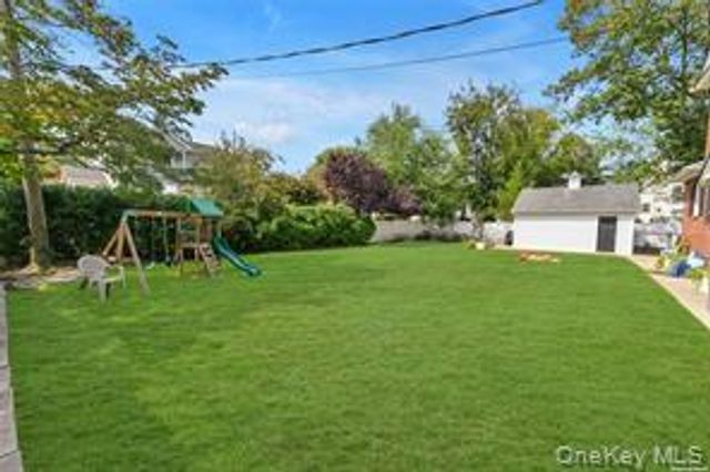16 Union Avenue, Glen Head, NY 11545