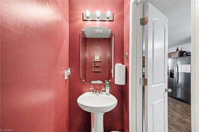 424 Sandybrooke Drive, High Point, NC 27265