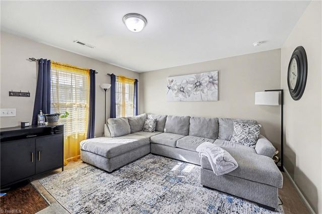 424 Sandybrooke Drive, High Point, NC 27265