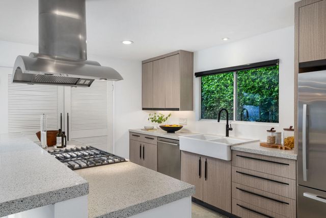 2557 S Broadmoor Drive, Palm Springs, CA 92264