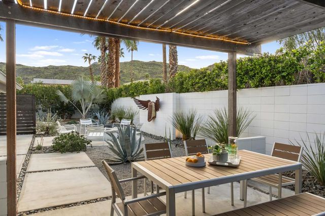 2557 S Broadmoor Drive, Palm Springs, CA 92264