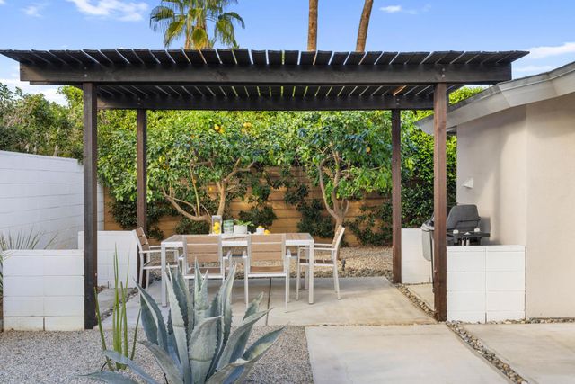 2557 S Broadmoor Drive, Palm Springs, CA 92264