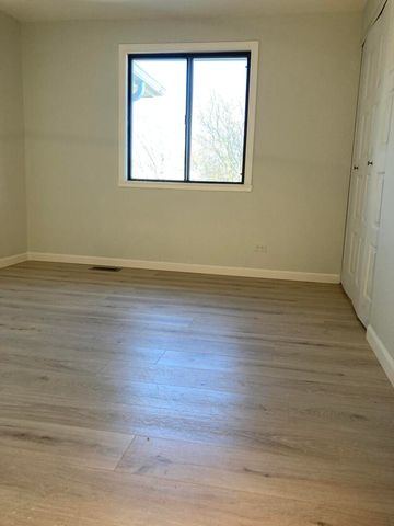 166 Chatham Court B, Bloomingdale, IL 60108