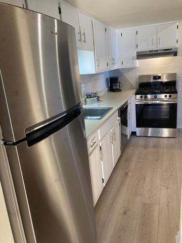 166 Chatham Court B, Bloomingdale, IL 60108