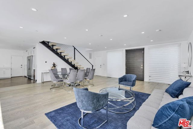 2044 Benedict Canyon Drive, Beverly Hills, CA 90210