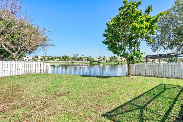 9800 NW 9th Court, Plantation, FL 33324