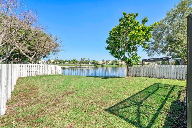 9800 NW 9th Court, Plantation, FL 33324