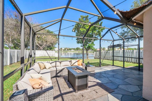9800 NW 9th Court, Plantation, FL 33324