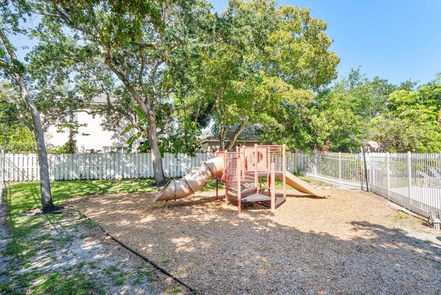 9800 NW 9th Court, Plantation, FL 33324