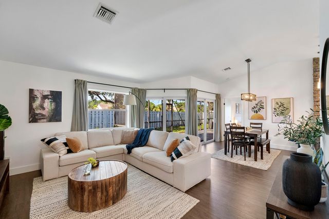 9800 NW 9th Court, Plantation, FL 33324