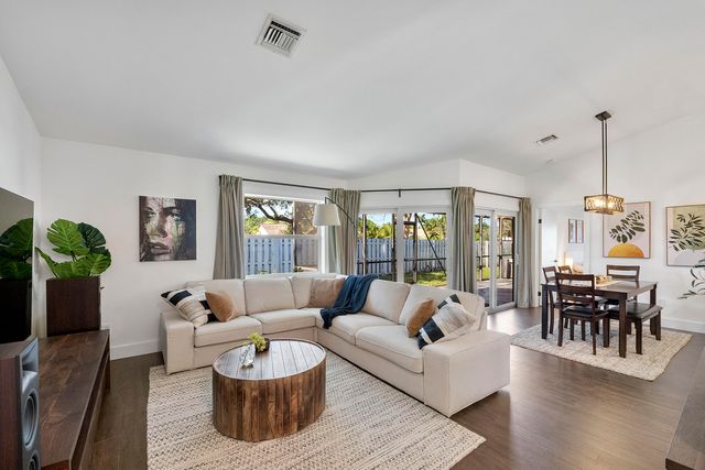 9800 NW 9th Court, Plantation, FL 33324