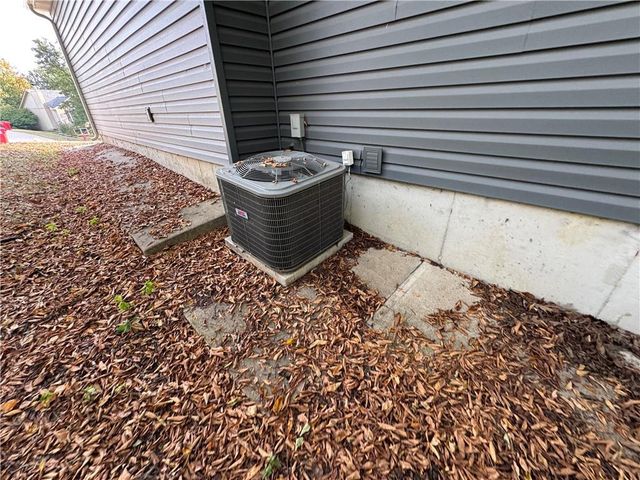 1219 Windcrest Court, Grain Valley, MO 64029