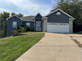 1219 Windcrest Court, Grain Valley, MO 64029