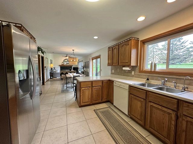 6892 Moon Light Circle, Sun Prairie, WI 53590