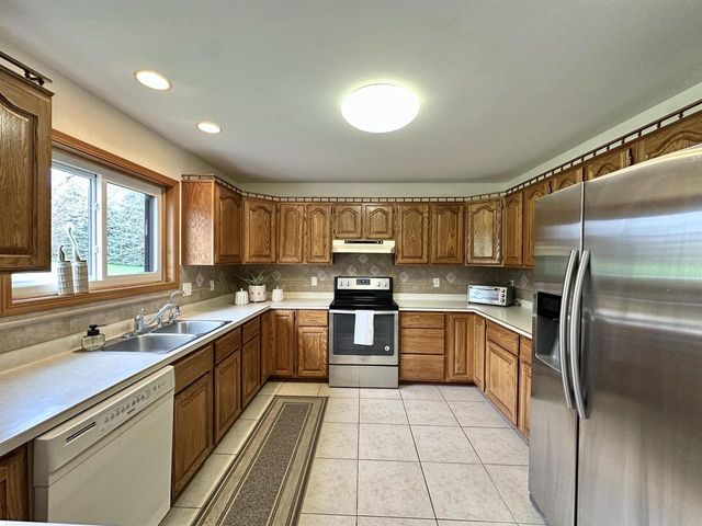 6892 Moon Light Circle, Sun Prairie, WI 53590