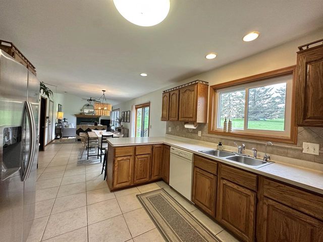 6892 Moon Light Circle, Sun Prairie, WI 53590