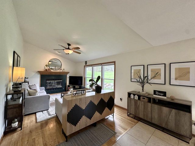 6892 Moon Light Circle, Sun Prairie, WI 53590