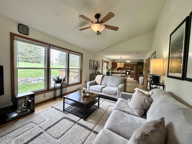 6892 Moon Light Circle, Sun Prairie, WI 53590
