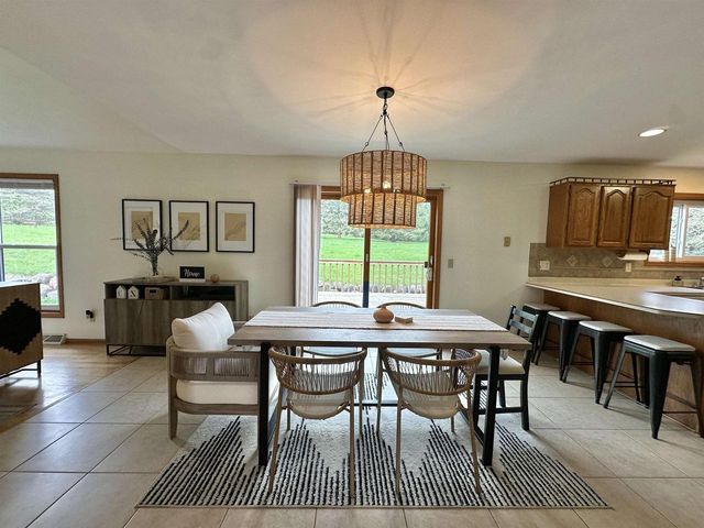 6892 Moon Light Circle, Sun Prairie, WI 53590