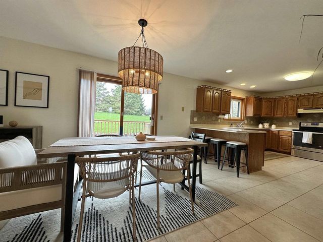 6892 Moon Light Circle, Sun Prairie, WI 53590