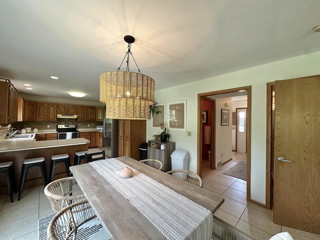 6892 Moon Light Circle, Sun Prairie, WI 53590