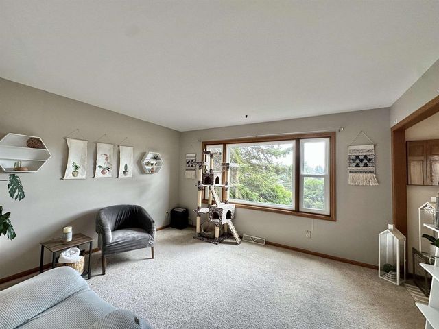 6892 Moon Light Circle, Sun Prairie, WI 53590