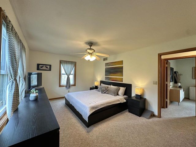 6892 Moon Light Circle, Sun Prairie, WI 53590