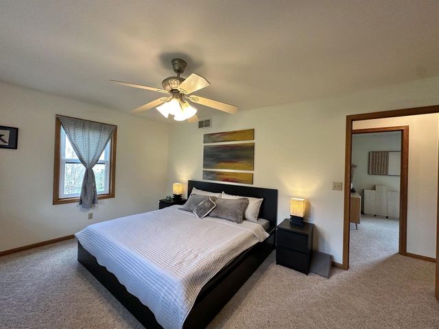 6892 Moon Light Circle, Sun Prairie, WI 53590