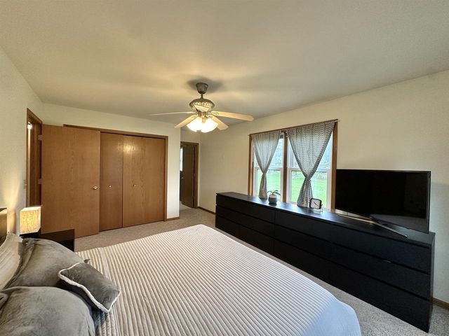 6892 Moon Light Circle, Sun Prairie, WI 53590
