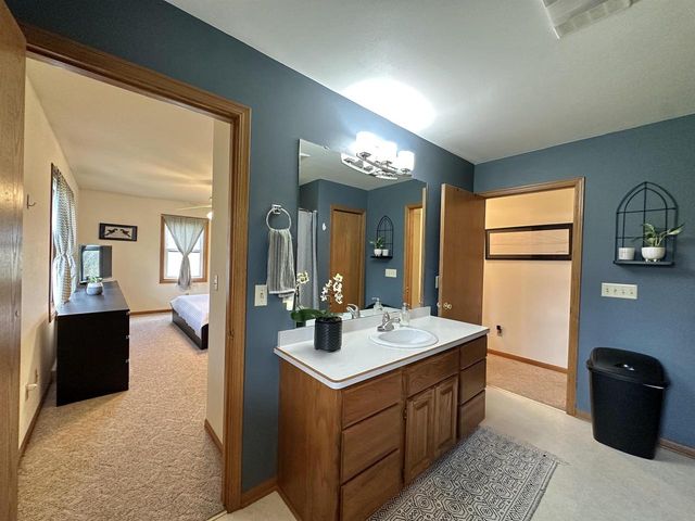 6892 Moon Light Circle, Sun Prairie, WI 53590