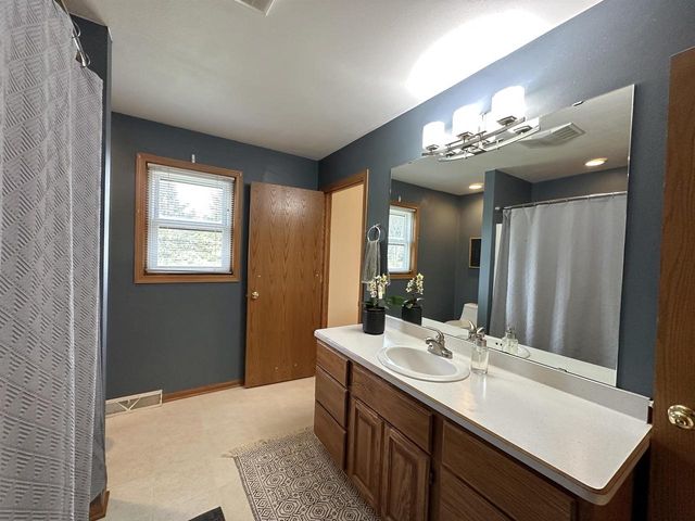 6892 Moon Light Circle, Sun Prairie, WI 53590