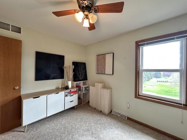 6892 Moon Light Circle, Sun Prairie, WI 53590