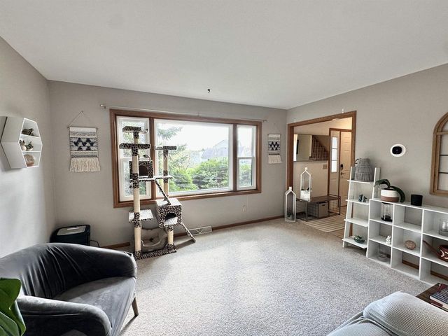 6892 Moon Light Circle, Sun Prairie, WI 53590