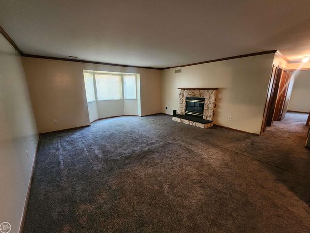 30522 Oakridge Manor Drive, Roseville, MI 48066