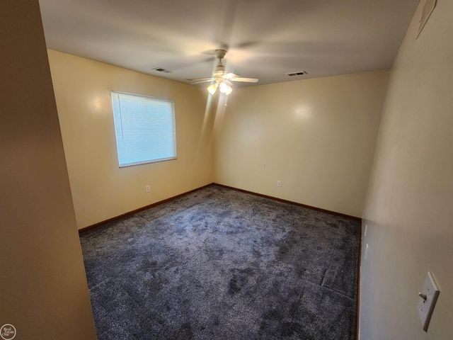 30522 Oakridge Manor Drive, Roseville, MI 48066