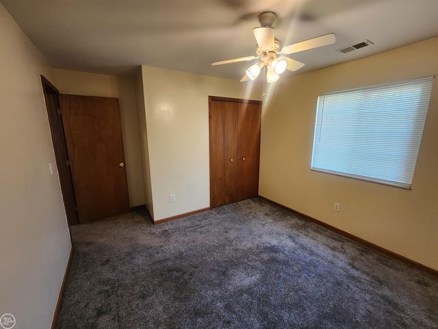 30522 Oakridge Manor Drive, Roseville, MI 48066