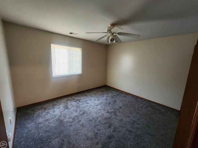 30522 Oakridge Manor Drive, Roseville, MI 48066