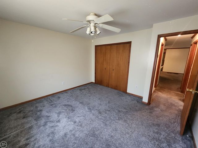 30522 Oakridge Manor Drive, Roseville, MI 48066