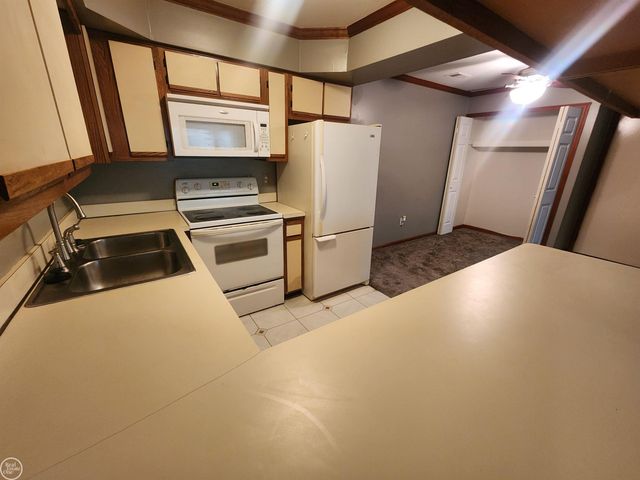 30522 Oakridge Manor Drive, Roseville, MI 48066