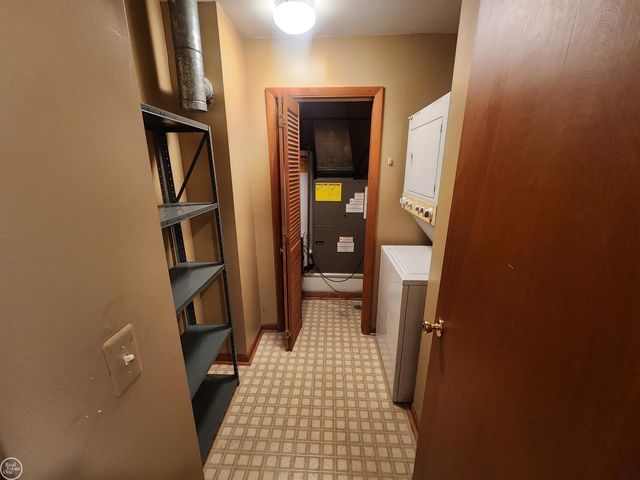 30522 Oakridge Manor Drive, Roseville, MI 48066